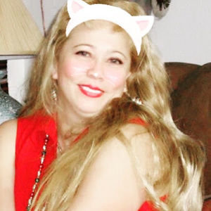 Meet your Posher, Dina